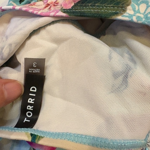 Torrid Bathing Suit Top Womens 3 Floral Criss Cross Strap Bra Swimsuit Plus - Picture 4 of 7